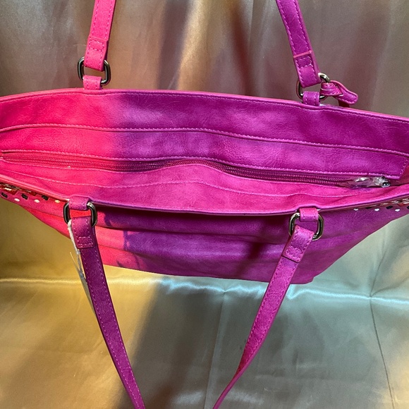 Sidney Love pink with embroidered tote bag.   10-H8Ba